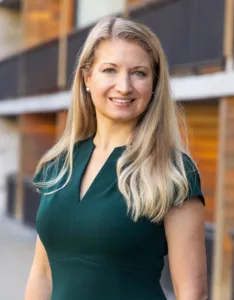 Kelly Mangold Headshot - 2025
